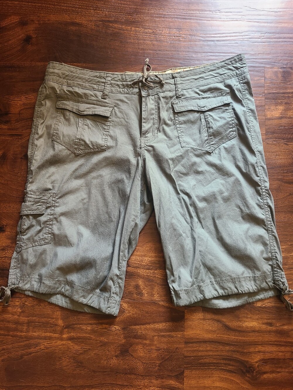 Zana Di Women's Olive Y2K Low Rise Cargo Shorts